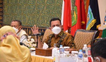 Gubernur Kepulauan Riau H Ansar Ahmad.