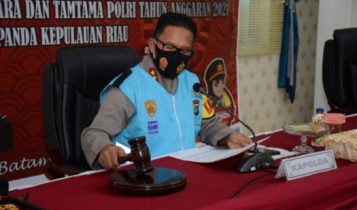 Kapolda Kepri Irjen Pol Dr Aris Budiman saat penetapan para calon anggota Polri tersebut dilakukan melalui sidang terbuka Kapolda Kepri Irjen Pol Dr Aris Budiman saat penetapan para calon anggota Polri tersebut dilakukan melalui sidang terbuka