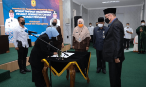 Pelantikan pejabat eselon II dan III oleh Wali kota Tanjugpinang Hj.Rahma di Pemko Tanjungpiang