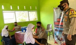 Vaksinasi Massal Polres Bintan kepasa siswa dan Siswi SMP Bintan