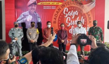 Vaksinasi Massal Siswa SLTP dan SMA Kabinda Kepri di Batam Vaksinasi Massal Siswa SLTP dan SMA Kabinda Kepri di Batam