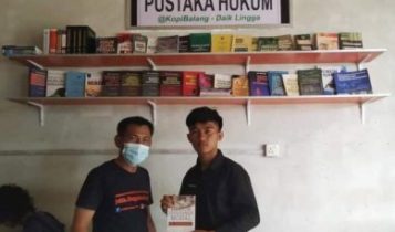 1629439437998 1629439436337 Selain Perpustakaan online Bagian Hukum Pemerintah Kabupaten Lingga juga membenruk stand Perpustakaan hukum di Kedai kopi dan sejumlah tempat di Lingga 1629439437998 1629439436337 Selain Perpustakaan online Bagian Hukum Pemerintah Kabupaten Lingga juga membenruk stand Perpustakaan hukum di Kedai kopi dan sejumlah tempat di Lingga