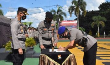 Prosesi Sertijab Kasat Polair Polres Tanjungpinang dari Iptu Adrian kepada AKP Faisol di Mapolres Tanjungpinang