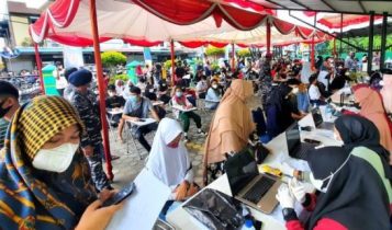 Vaksinasi Pelajar yang dilakukan Pemko Tanjungpinang Poltekes dan TNI AL Tanjungpinang diikuti secara Antusias ratusan Pelajar di Tanjungpinang Vaksinasi Pelajar yang dilakukan Pemko Tanjungpinang Poltekes dan TNI AL Tanjungpinang diikuti secara Antusias ratusan Pelajar di Tanjungpinang