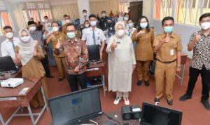 Wagub Marlin saat launching aplikasi daring e Belajar di era pandemi Covid 19 di SMAN 21 Kabil Kota Batam baru baru ini