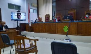 Sidang Putusan Terdakwa Korupsi dana Desa dilaksanakan secara online di PN Tanjungpinang. Dalam putusanya Hakim PN Menghukum Mantan Kades Penuba Lingga Divonis 4 Tahun Penjara.