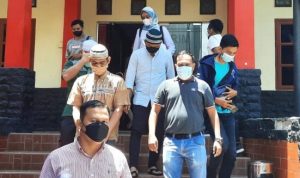 Tiga Predator asusila anak dibawah umur masing masing Oknum Ustad Lurah dan Pekerja Toko Mas digiring penyidik Polres Tanjungpinang untuk diserahakan ke Kejaksaan