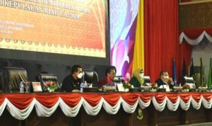 Unsur Pimpinan DPRD saat memimpin sidang Paripurna Pengesahaan APBD Perobahan 2021 Provinsi Kepri