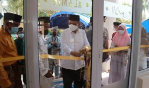 Gubernur Ansar Ahmad saat Meresmikan Mushola Al Amin di Kampung Batu Besar Batam