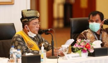 Gubernur Kepri Ansar Ahmad dan Kepala Satgas Korsupgah Korwil I Sumatera KPK Azril Zah dalam rakor Monev pencegahan korupsi di Kepri