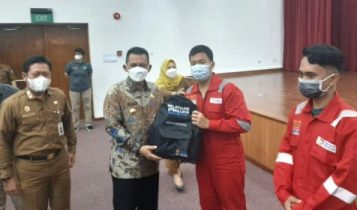 Gubernur Kepri Ansar Ahmad saat membuka pelatihan vokasi bagi 100 Pekerja di Kawasan Industeri Lobam kabupaten Bintan 1 Gubernur Kepri Ansar Ahmad saat membuka pelatihan vokasi bagi 100 Pekerja di Kawasan Industeri Lobam kabupaten Bintan 1