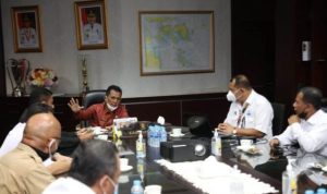 Gubernur Provinsi Kepri Ansar Ahmad saat menerima kunjungan INAMPA di kantor gubernur Kepri