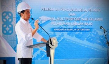 Presiden saat memberi arahan dalam kunjungan kerjanya di NTT Presiden saat memberi arahan dalam kunjungan kerjanya di NTT