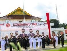 Suasana upacara peringatan HUT TNI ke 76 di Gedung Daerah Tanjungpinang. scaled