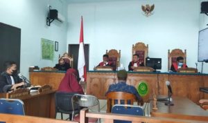 Dua terdakwa Kasus Korupsi dana Desa Kelanga Kecamatan Bunguran Timur Laut Kabupaten Natuna tahun 2016 Muslim dan Hasibah disidang di PN Tanjungpinang scaled