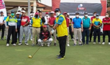 Gubernur Kepri Ansar Ahmad saat membuka Tempo Golf Tournament 2021 di Spring Batam