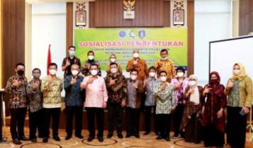 Gubernur Kepri Ansar Ahmad saat menghadir pengukuhan Forum Komunikasi Lembaga Pelatihan Dengan Industri Daerah FKLPID Provinsi Kepri di Hotel Aston Batam