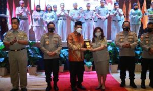Gubernur Kepri Ansar Ahmad saat menghadiri Pelantikan Keluarga Besar Putra Putri Polri Kepri