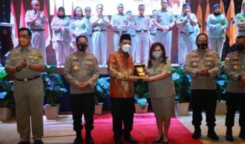 Gubernur Kepri Ansar Ahmad saat menghadiri Pelantikan Keluarga Besar Putra Putri Polri Kepri