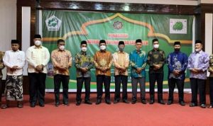 Gubernur Kepri H. Ansar saat menghadiri maulud Nabi dan Pelantikan Perkumpulan Keluarga Bawean Kota Batam