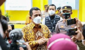Gubernur dalam kegiatan vaksinasi massal oleh Ikatan Wanita Pengusaha Indonesia IWAPI Kepri bekerjasama sama dengan Polda Kepri