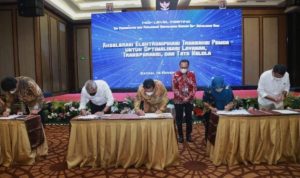 Gubernur dan Bupati Walikota Tandatangani Roadmap ETPD HLM TP2DD 2