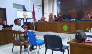 Kabag Umum dan keuangan BUMD Lingga Junaidi saat diperiksa sebagai saksi terhadap terdakwa Efrizon dalam kasus dugaan korupsi pengadaan Mesin Tepung ikan di BUMD Lingga