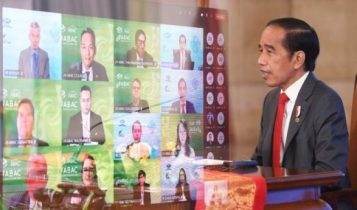 Presiden Joko Widodo samapaikan Fokus penanganan ekonomi Global melalui Pemberdayaan UMKM dan Penanganan perubahan Iklim di KTT APEC ABAC. Presiden Joko Widodo samapaikan Fokus penanganan ekonomi Global melalui Pemberdayaan UMKM dan Penanganan perubahan Iklim di KTT APEC ABAC.