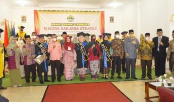 STIT Lingga menggelar Wisuda Sarjana Strata 1 angkatan Pertama pada 51 Mahasiswanya di Gedung Nasional Dabo Singkep