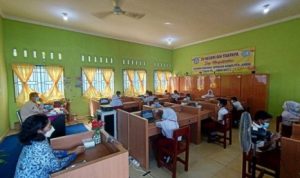 Siswa SDN 004 Toapaya laksanakan ANBK.