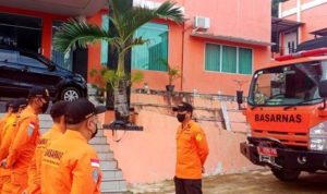Tim SAR Basarnas Tanjungpinang ketika melakukan persiapan keberangakatan melakukan pencariaan Securuty PT.SAL di Laut Tanjung Ucang Batam