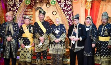 Wali kota Batam M.Rudi menerima Gelar datuk Setia Amanah dari LAM Batam