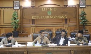 Anggota DPRD kota Tanjungpinang saat melakukan Rapat 1