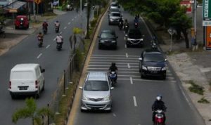 Arus lalu lintas kendaraan bermotor di Tanjungpinang.