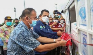 Gubernur Ansar melepas Ekspor Sirip Pari di Bandara RHF Tanjungpinang. Gubernur Ansar melepas Ekspor Sirip Pari di Bandara RHF Tanjungpinang.