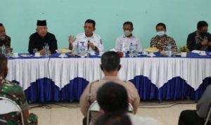 Gubernur Ansar saat silaturahmi bersama Warga Bintan pemilik lahan yang terdampak dengan lokasi pembangunan Jembatan Babin