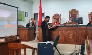 Jaksa Penuntut Umum Eka Putra Kristian Waruwu saat membacakaan dakwaan berlapis 5 Terdakwa Mafia Tanah Bintan di Pengadilan Negeri PN Tanjungpinang scaled