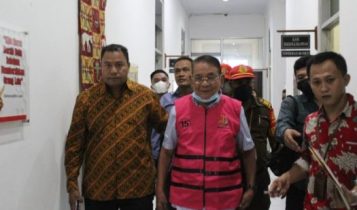 Mantan Bupati Kupang Tersangka IAM ditahan Kejati Kupang atas dugaan korupsi Asset. Mantan Bupati Kupang Tersangka IAM ditahan Kejati Kupang atas dugaan korupsi Asset.