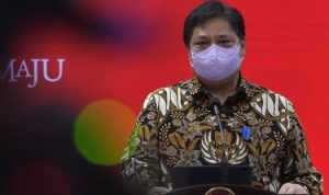 Menko Perekonomian Airlangga Hartarto dalam keterangan pers usai mengikuti Rapat Terbatas mengenai Evaluasi PPKM di Istana Kepresidenan Jakarta Senin 06 12 2021. Foto Humas Setkab Rahmat