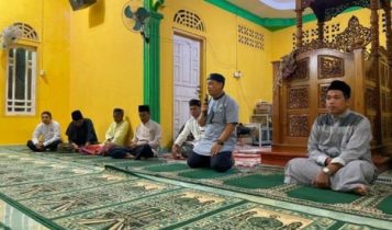 Bupati Lingga M.Nizar bersama sejumlah pemuda Lingga saat meggelar Dirikan Subuh di sejumlah masjid Aan Mushollah di Lingga.