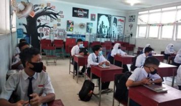 Pelaksanaan belajar tatap muka di salah satu sekolah di Bintan. Pelaksanaan belajar tatap muka di salah satu sekolah di Bintan.
