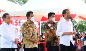 Presdien Joko Widodo didampingi Gubernur Ansar Ahmad dan Plt.Bupati Bintan Roby Kurniawan saat melakukan teleconfrnce menyapa masyarakat kepri di 6 Kabupaten kota di Kepri scaled