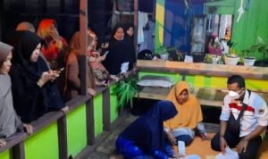 Sambut Kedatangan Jenazah PMI Anita Sanak Family Kumpul Di Rumah Duka scaled