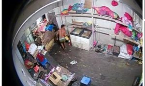 Tangkapan Camera SCTv Maling Sembako di kios Pasar Baru Tanjungpinang Terekam CCTV Mencuri Pakai Kolor scaled