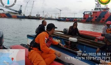 Tim SAR gabungan saat melakukan pencarian terhadap pelajar yang jatuh dan hilang di kawasan Tim SAR gabungan saat melakukan pencarian terhadap pelajar yang jatuh dan hilang di kawasan