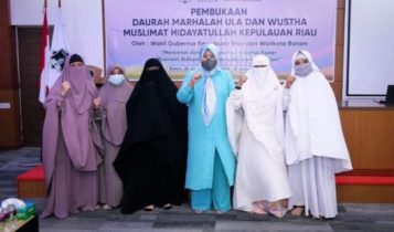 Wagub Marlin saat Membuka Daurah Marhalan Ula dan Wusyha Muslimat Hidayatullah Kepulauan Riau di Aula Ponpes Hidayatullah Kota Batam.