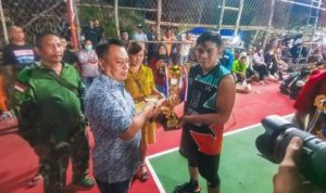Bupati Lingga Muhammad Nizar menutup secara resmi turnamen voli Imlek Cup III di Kelurahan Pancur Kecamatan Lingga Utara.