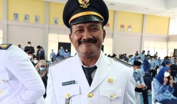 Camat Tambelan Baharuddin Ngabalin.