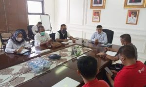 Diskominfo Bintan Kepri dan PT Telkom melakukan pembahasan perluasan jaringan komunikasi.