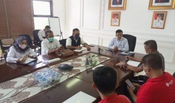 Diskominfo Bintan Kepri dan PT Telkom melakukan pembahasan perluasan jaringan komunikasi.